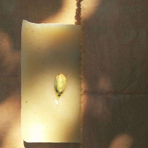 Мыло на дынном молоке с зеленым кардамоном